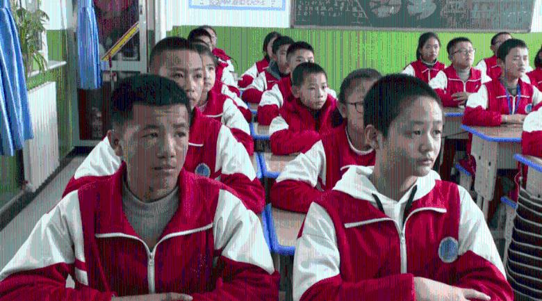 咸丰:非遗进校园 活态传承土家板凳拳